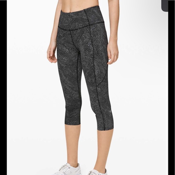 lululemon athletica Pants - Lululemon Fast & Free Crop II *Nulux 19" Navy 6